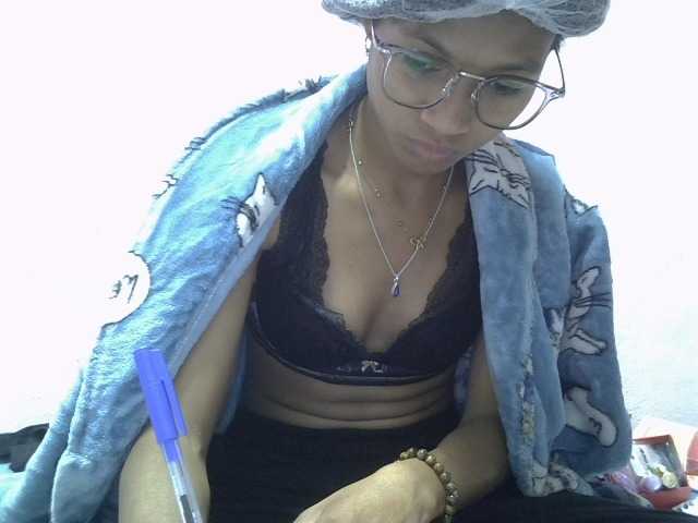 Yalane live cam on BongaCams