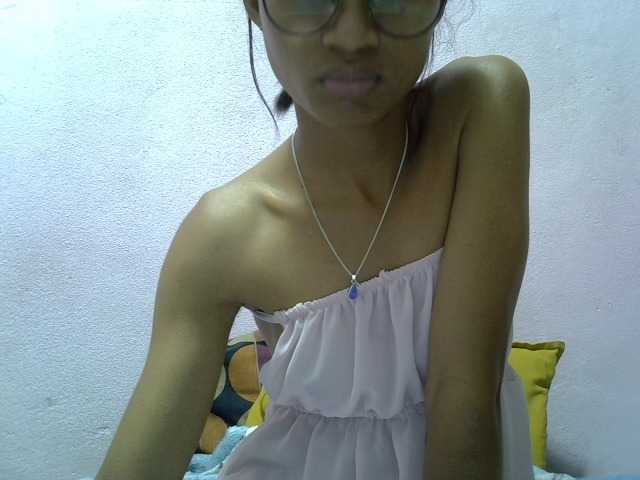 Yalane live cam on BongaCams