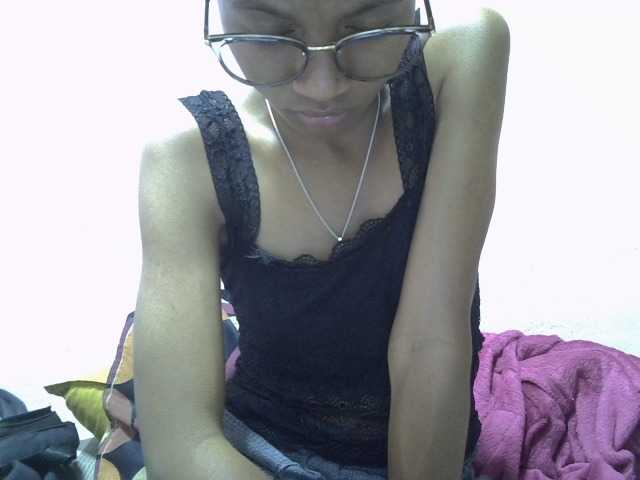 Yalane live cam on BongaCams