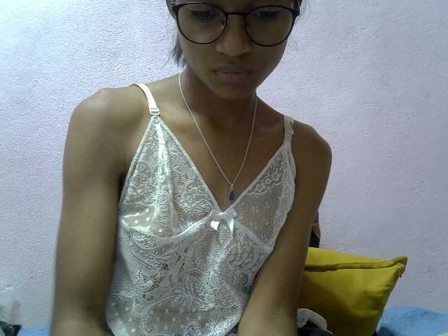 Yalane live cam on BongaCams