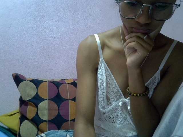 Yalane live cam on BongaCams