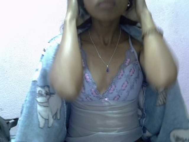 Yalane live cam on BongaCams