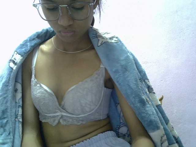 Yalane live cam on BongaCams