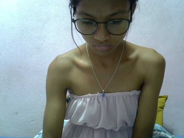 Yalane live cam on BongaCams