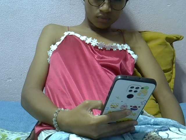 Yalane live cam on BongaCams