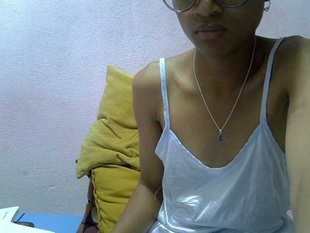 Yalane live cam on BongaCams