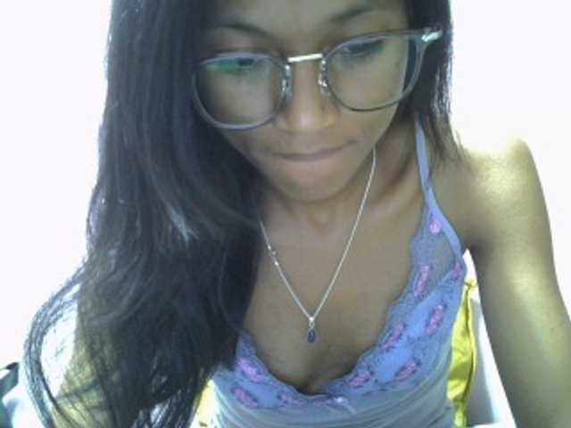 Yalane live cam on BongaCams