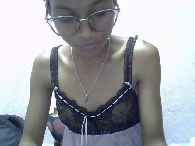 Yalane live cam on BongaCams