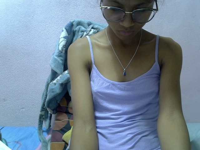 Yalane live cam on BongaCams