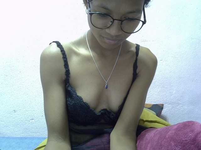 Yalane live cam on BongaCams