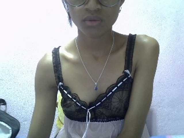 Yalane live cam on BongaCams