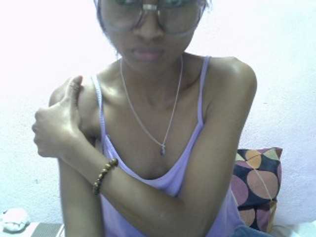 Yalane live cam on BongaCams