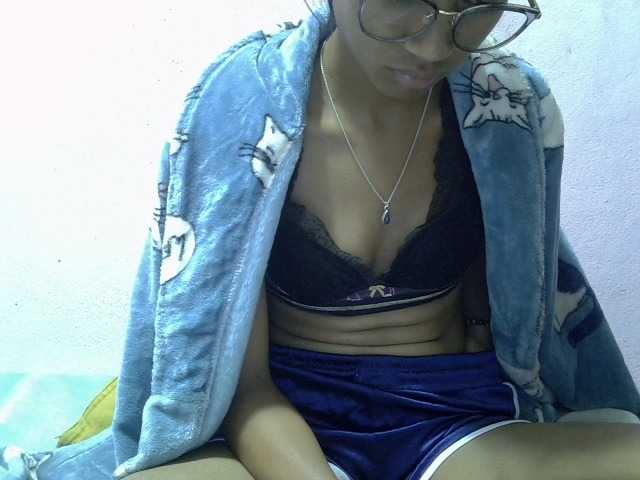 Yalane live cam on BongaCams