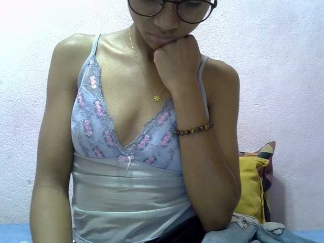 Yalane live cam on BongaCams