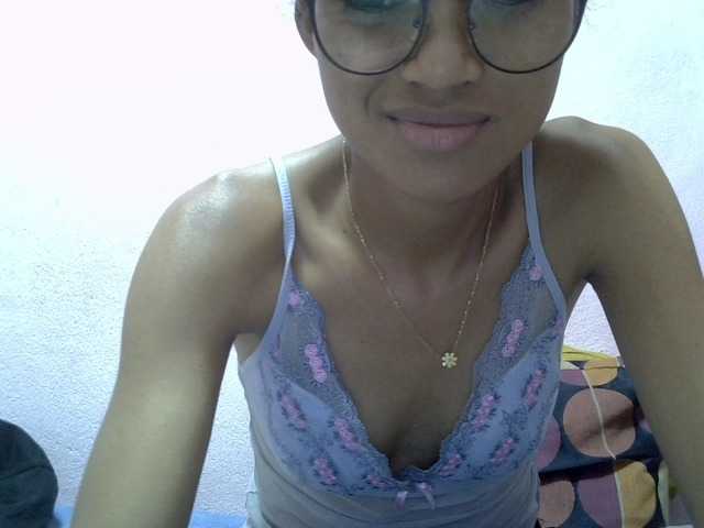 Yalane live cam on BongaCams