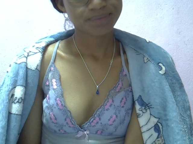 Yalane live cam on BongaCams