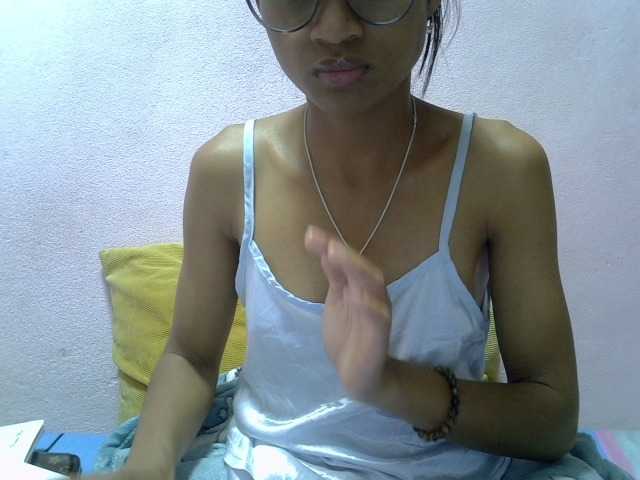 Yalane live cam on BongaCams