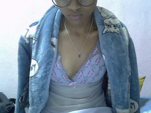 Yalane live cam on BongaCams