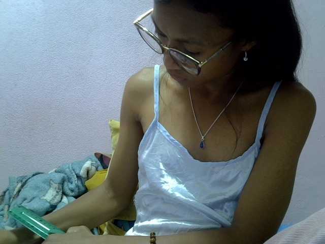 Yalane live cam on BongaCams