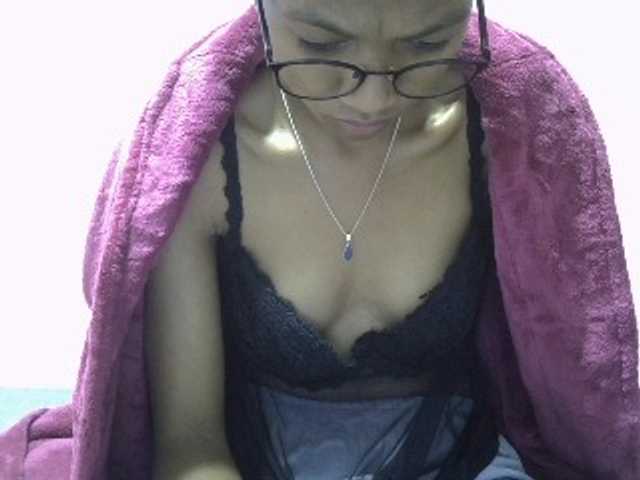 Yalane live cam on BongaCams