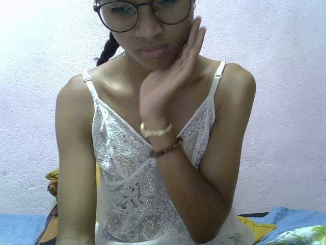 Yalane live cam on BongaCams