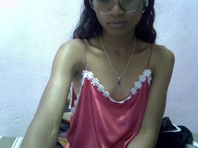 Yalane live cam on BongaCams