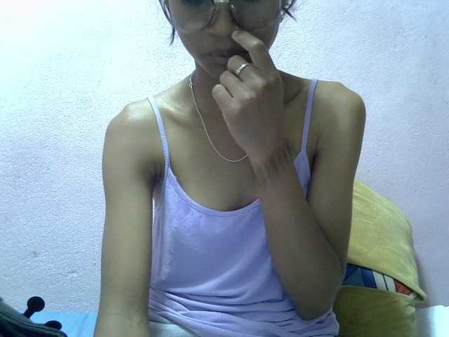 Yalane live cam on BongaCams