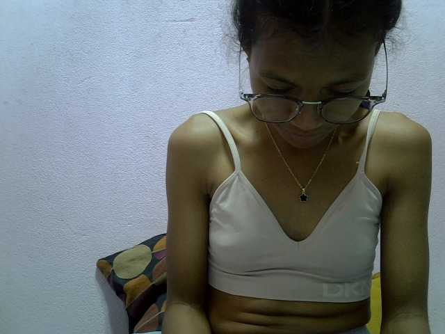 Yalane live cam on BongaCams