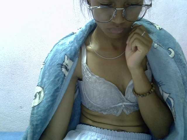 Yalane live cam on BongaCams