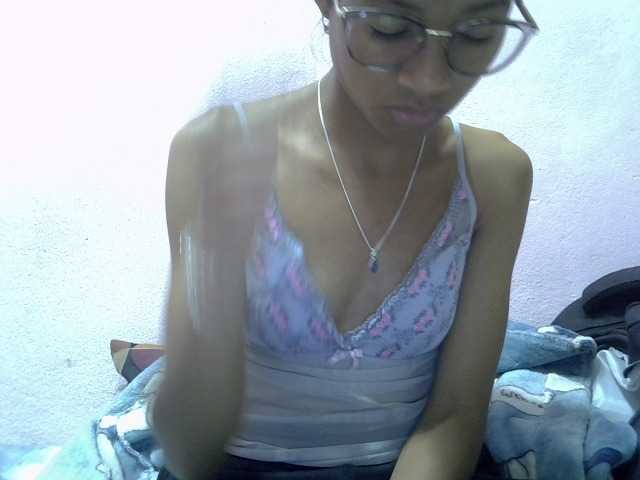 Yalane live cam on BongaCams