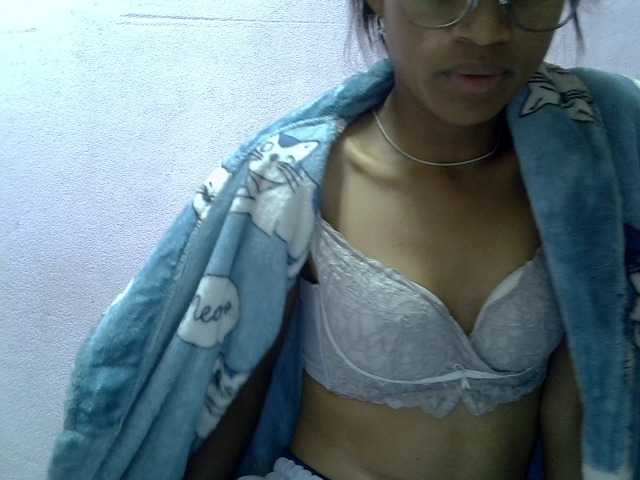 Yalane live cam on BongaCams