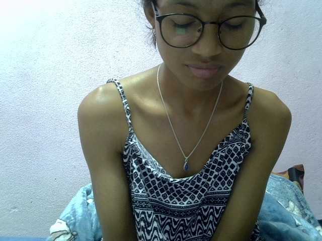 Yalane live cam on BongaCams