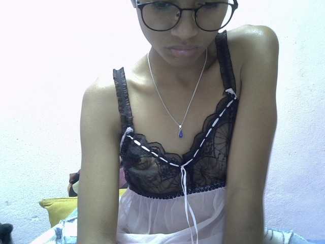 Yalane live cam on BongaCams