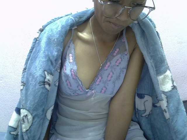 Yalane live cam on BongaCams