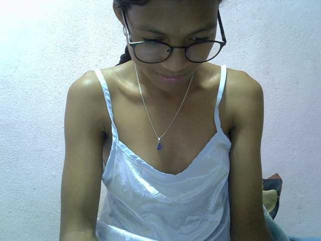 Yalane live cam on BongaCams