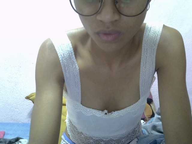 Yalane live cam on BongaCams