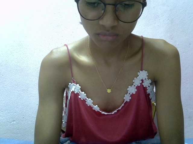 Yalane live cam on BongaCams