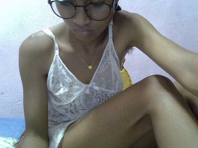 Yalane live cam on BongaCams