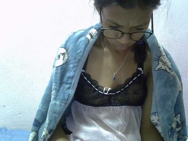 Yalane live cam on BongaCams