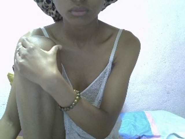 Yalane live cam on BongaCams