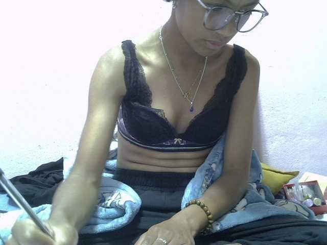 Yalane live cam on BongaCams