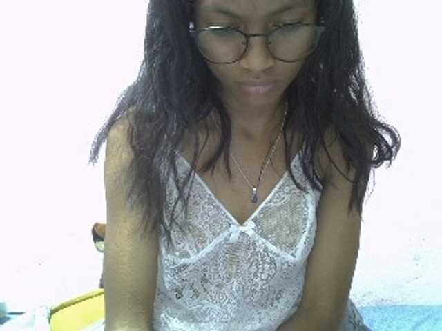 Yalane live cam on BongaCams