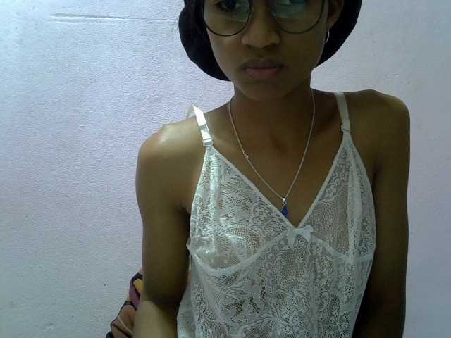 Yalane live cam on BongaCams