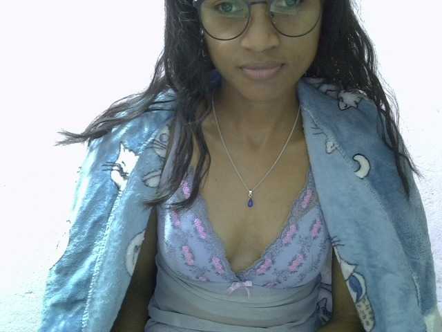 Yalane live cam on BongaCams