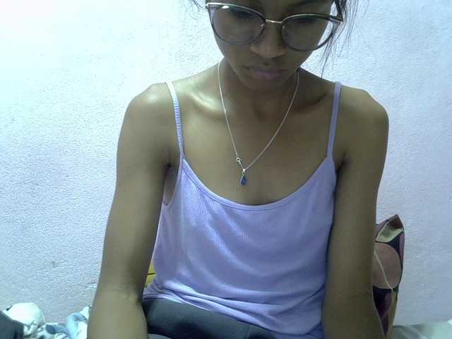 Yalane live cam on BongaCams