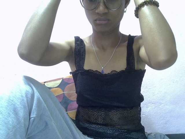 Yalane live cam on BongaCams