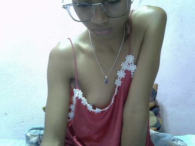 Yalane live cam on BongaCams