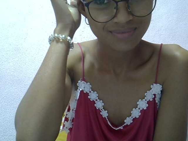Yalane live cam on BongaCams