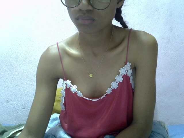 Yalane live cam on BongaCams