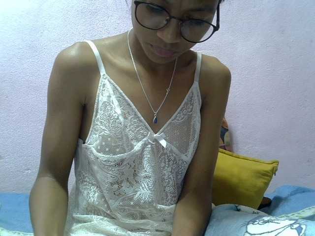 Yalane live cam on BongaCams